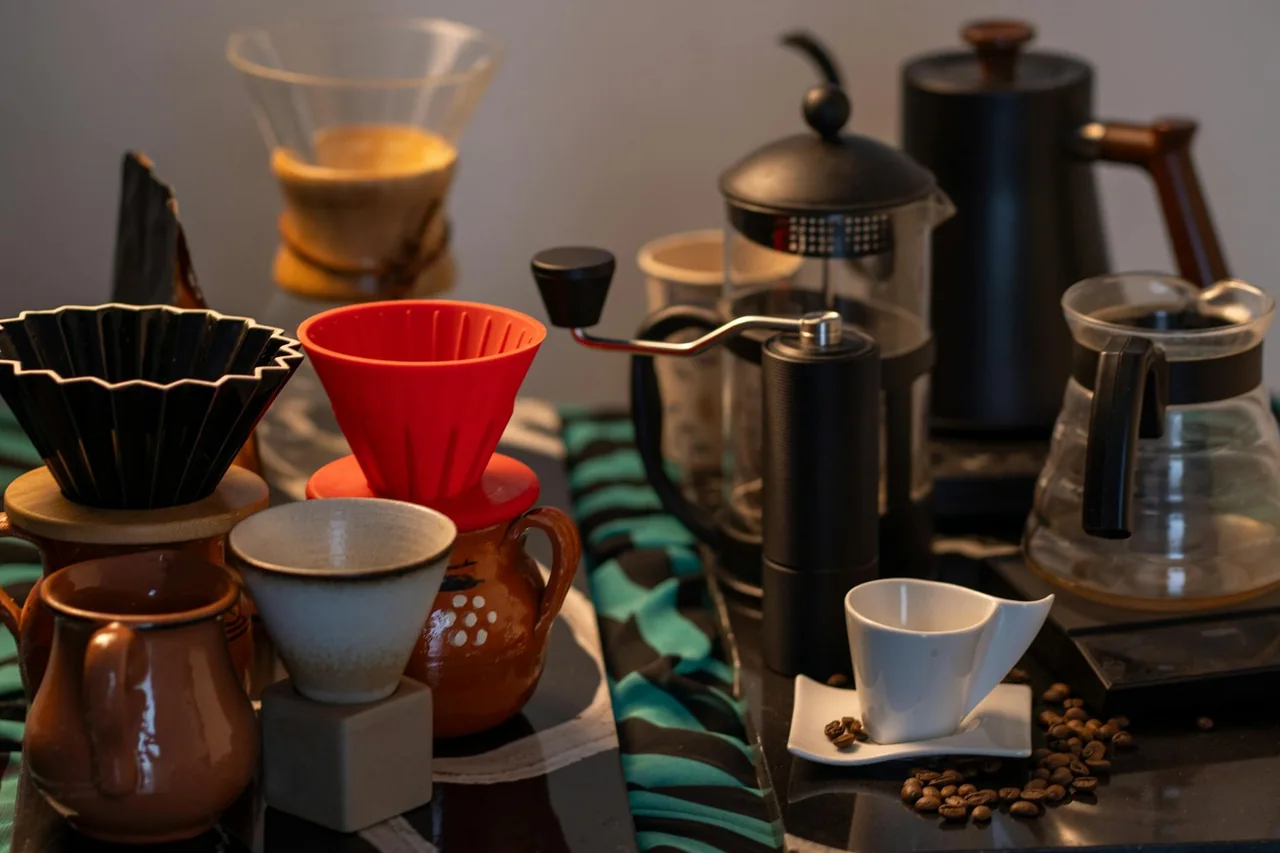 Coffee beans grinder and kettle arranged for home brewing