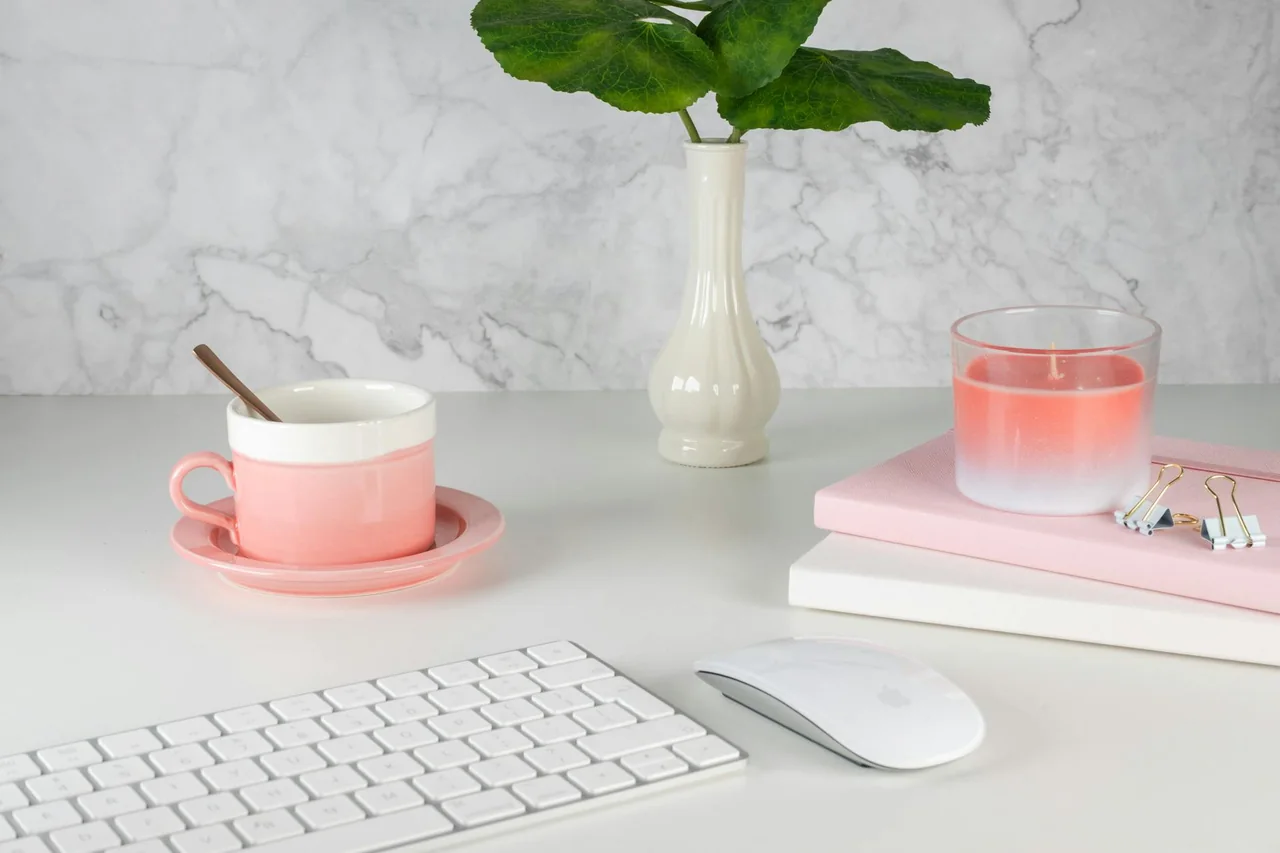 Small tidy workspace representing a simple daily routine
